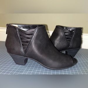 East Street women’s size 9 black faux leather zip up peep toe booties